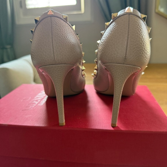 Valentino Nude Pink Rockstud Pump Heels - Picture 13 of 14